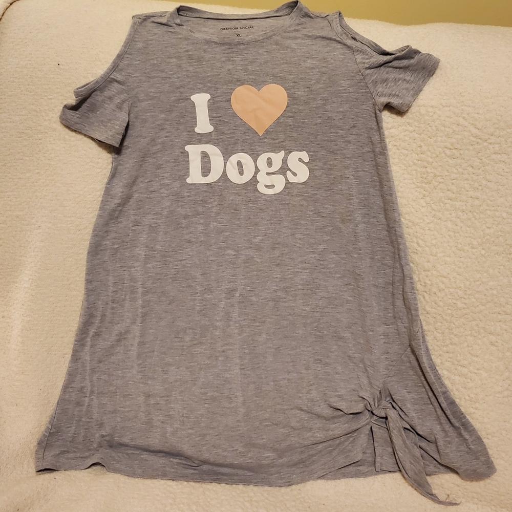I ♡ Dogs night shirt! Size: XL (Girls) Color: Gray
